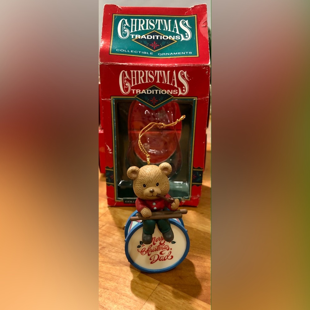 Lustre Fame Christmas Traditions Collectible Ornament